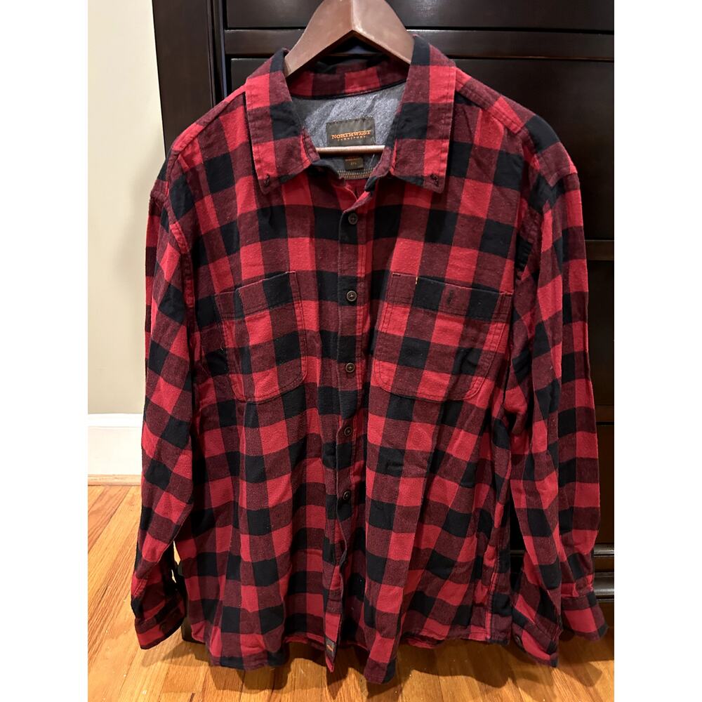 Northwest Territory Size 2XL 100% Cotton Red/Black Long Sleeve Two Pockets EUC